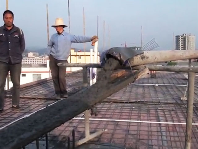 山東力源機械，車載式攪拌拖泵一體機現(xiàn)場施工視頻